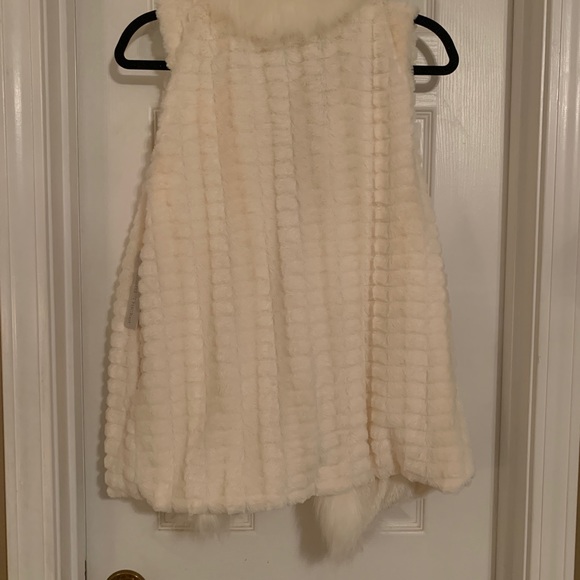 ◻️ LIZARD THICKET FAUX FUR VEST - Picture 7 of 8